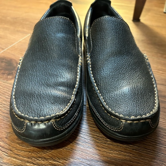 Men’s Cole Haan leather slip on loafers.  Size 8 1/2 M. - Picture 2 of 4